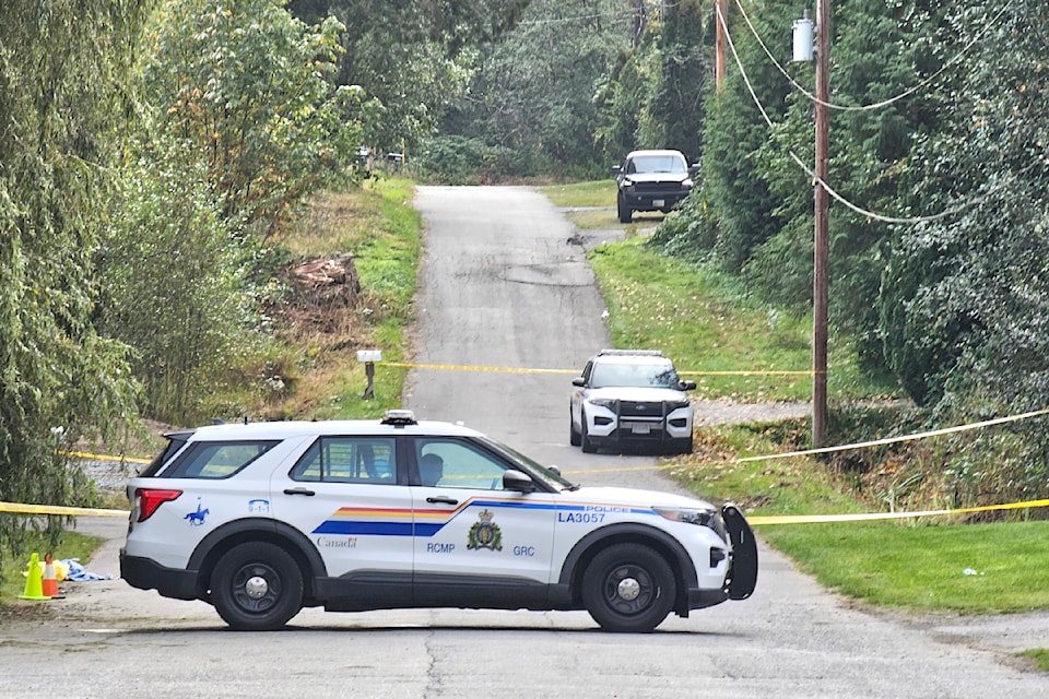 Police were canvassing the area of a gang related fatal shooting in 91ԭ Sunday. The man who died had convictions for drug and firearms offences, court records show
