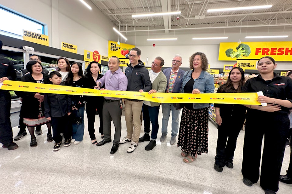 91ԭ City has a new grocery store with the grand opening of Ken's No Frills on the 91ԭ Bypass. 