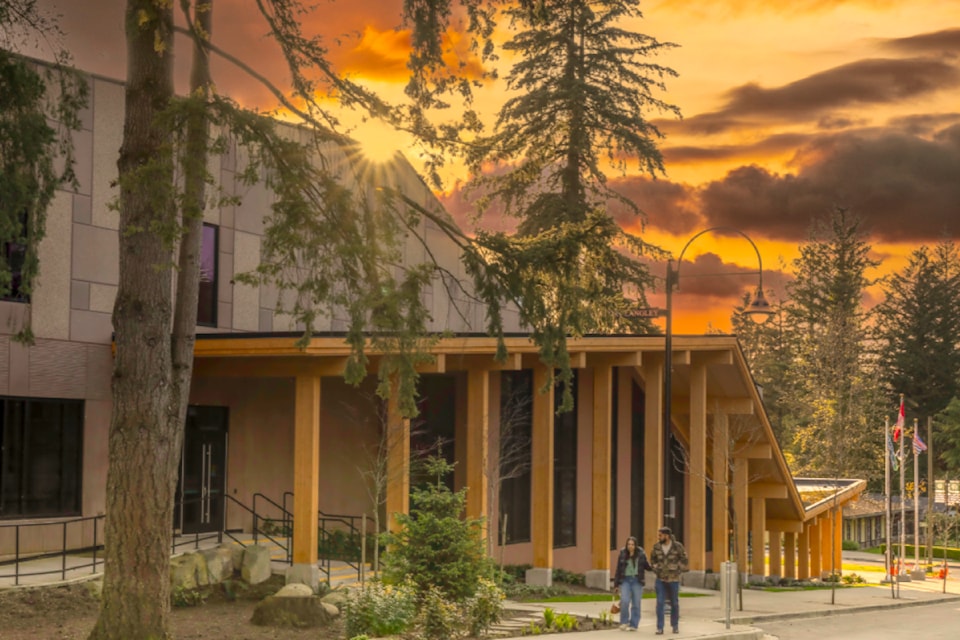 This young couple was out enjoying the days getting longer as the sun set behind the new salishan by the River cultural centre – complete with museum and library – in Fort 91ԭ. Photographer Lou Fasullo captured the image.