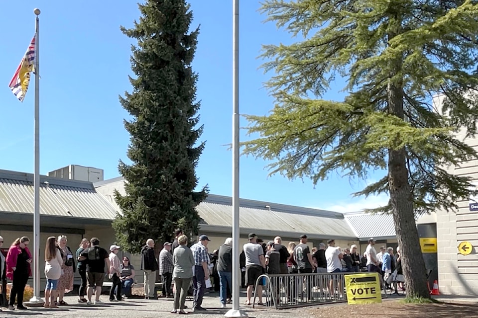 Voters flocked to the polls Friday morning in 91ԭ. There were line ups out the door as people sought to cast their ballot on the first of four advance voting days. Voter turnout for the 45th federal election is expected to be large, given these early indications.