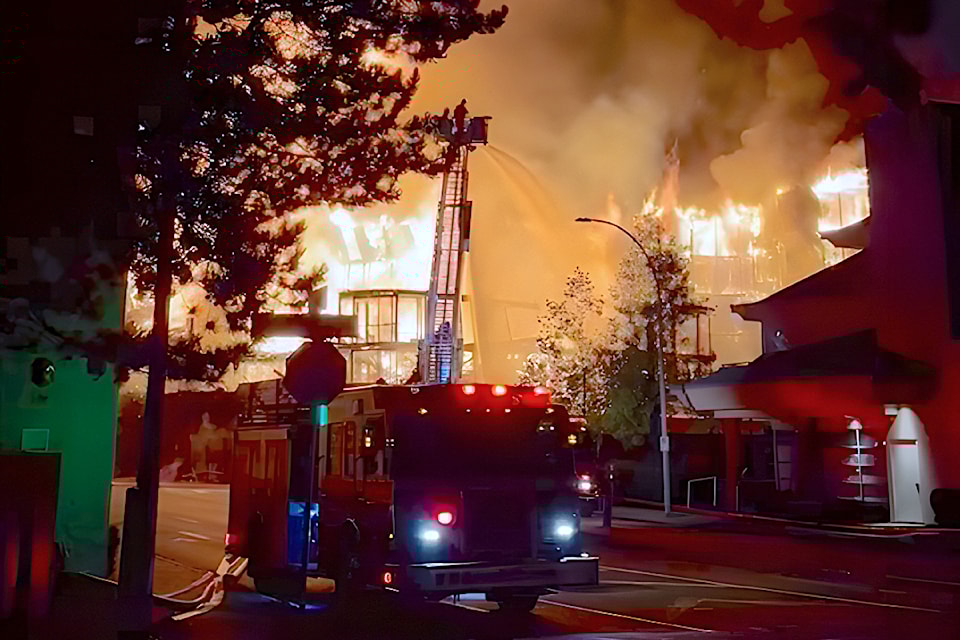 91ԭ City resident Megan Lauranne's photos and video show the building collapsing as the blaze raged.