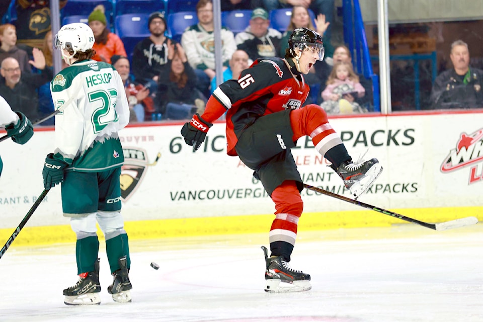 Giants defeated the Everett Silvertips by the score of 6-2 at 91ԭ Events Centre on Saturday, before 3,500 fans – some of them visibly excited each time the hometown team scored. 