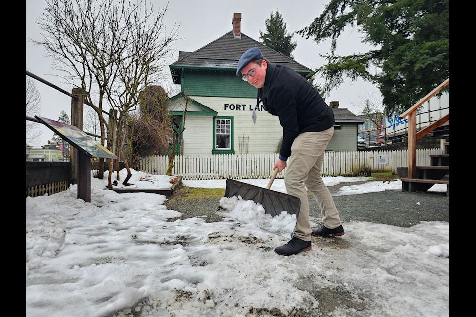 A volunteer cleared a path. Family Day was celebrated at the historic train station in Fort 91ԭ 