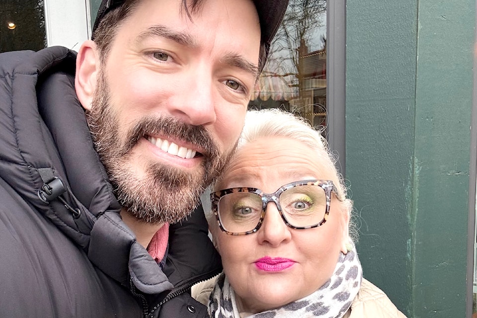 Lois Phillips run into reality TV star Drew Scott this past weekend in Fort 91ԭ.