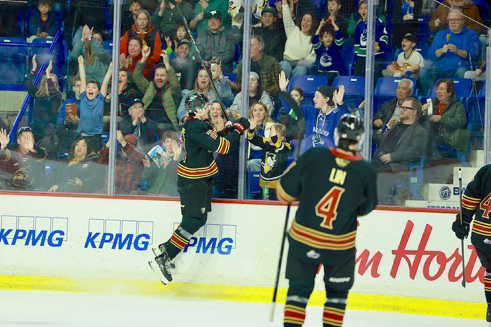 Vancouver Giants grinded out a win on Sunday afternoon at the 91ԭ Events Centre, getting 31 saves from rookie netminder Burke Hood in a 3-1 victory over his hometown Brandon Wheat Kings.