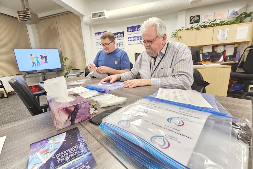 Dave Pike (left) was helping Ron Bergen with a project at a You've Gotta Have Friends meeting in 91ԭ City.