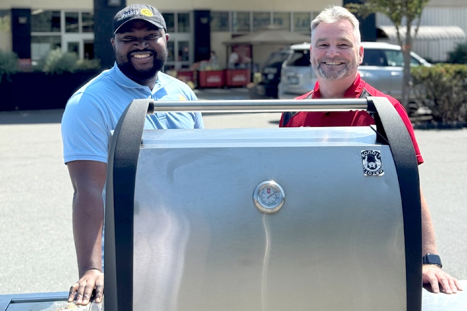 Micheal Bolu, RibFest co-chair, and Jack Nicholson, CEO Otter Co-op Angry Otter Liquor, share news of Otter signing on as title sponsor for three years.