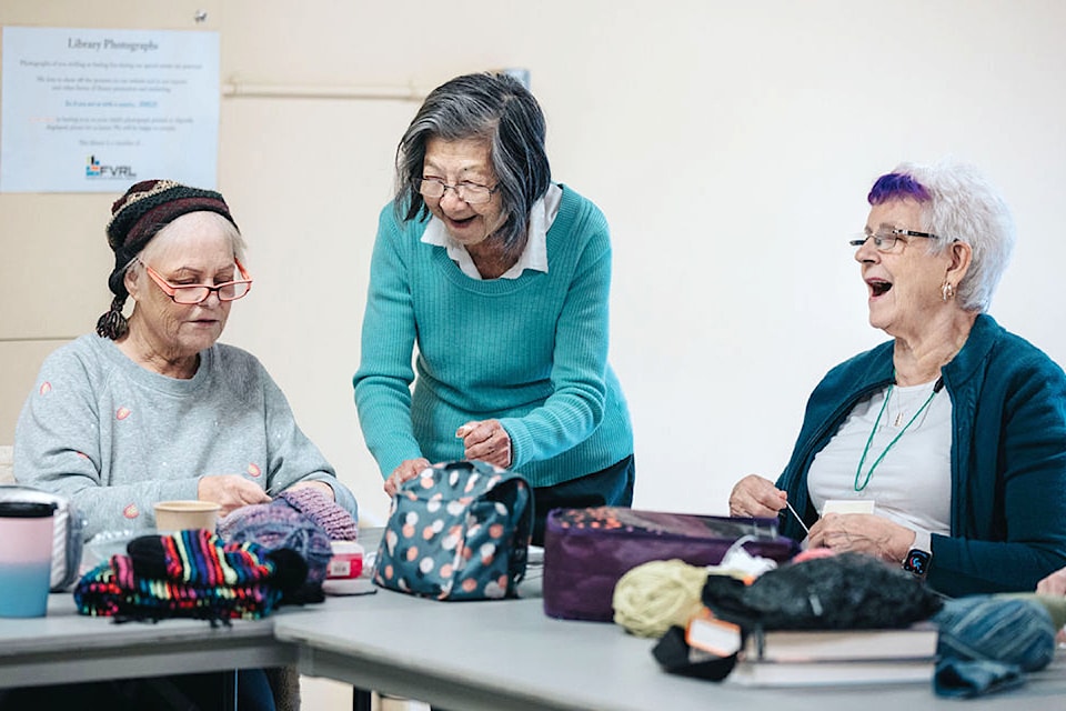 Crochet and knitting groups frequently meet at 91ԭ libraries.