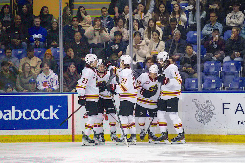 Vancouver Giants extended their winning streak to four games on Friday night following a 3-1 road win over the Victoria Royals 