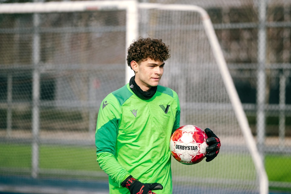 Vancouver FC sign 16-year-old goalkeeper Felipe Jaramillo Drolet, who was playing with the team's inaugural U-19 academy team before being called up to the first-team squad.