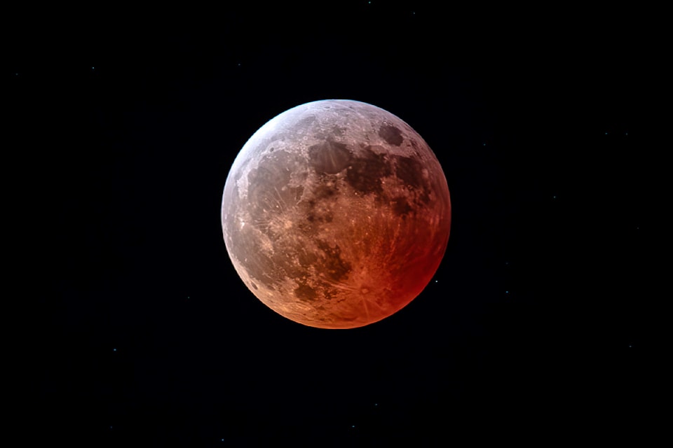 250313-lat-rh-lensfootemoon21