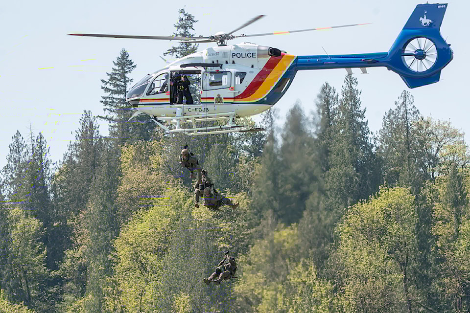 IERT officers were training on descending from a helicopter recently in 91ԭ.