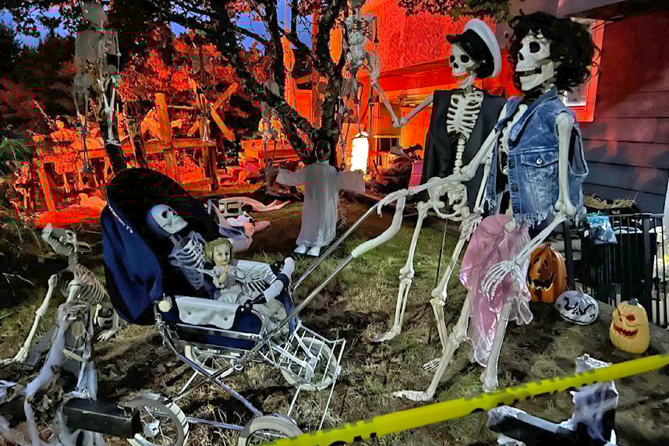 Halloween displays in Langley