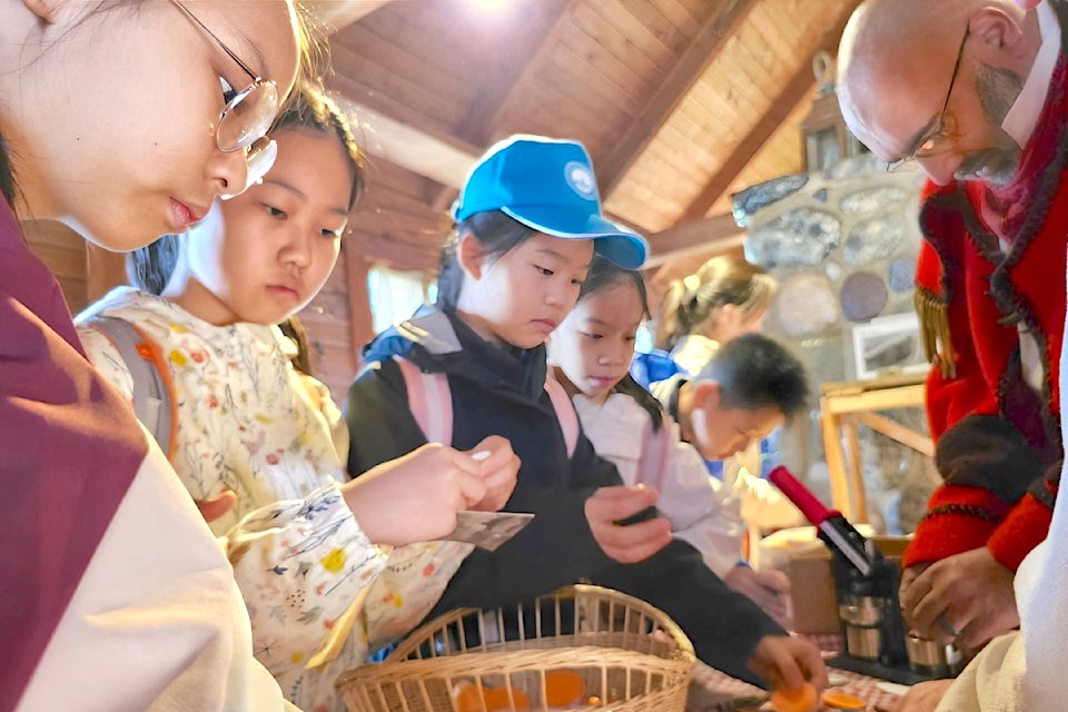 Young visitors to historic Fort 91ԭ lined up to make buttons to commemorate Truth and Reconciliation Day on Saturday, Sept. 28 at the start of the long weekend.