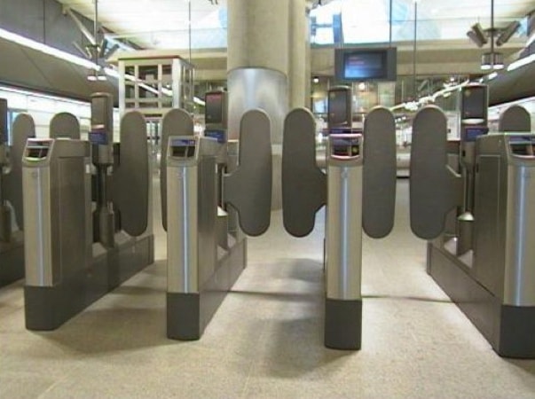 1527surreyLondonundergroundturnstilesfaregates-6web