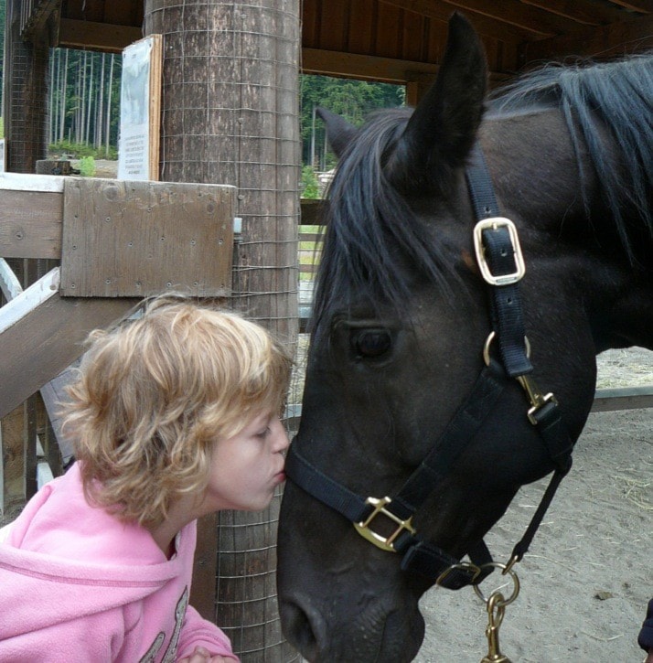 18722langleyGirlkissinghorsewebversion