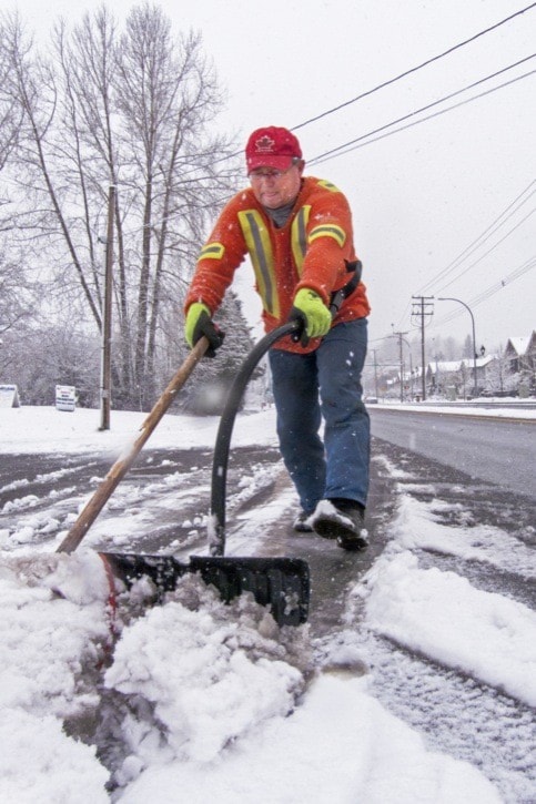 22455langleySnowdayshovelling