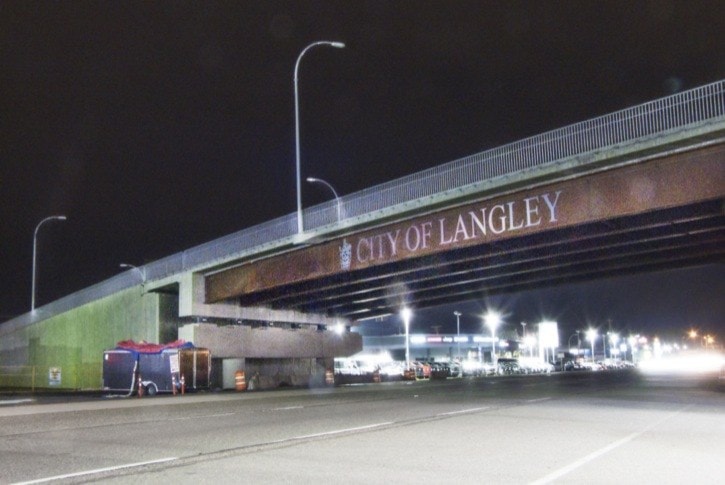 27205langley196Streetoverpassatnight