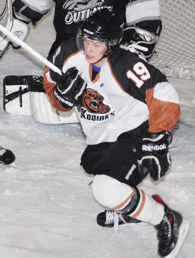 28029aldergroveKodiaksNov6Outlaws3984WEB
