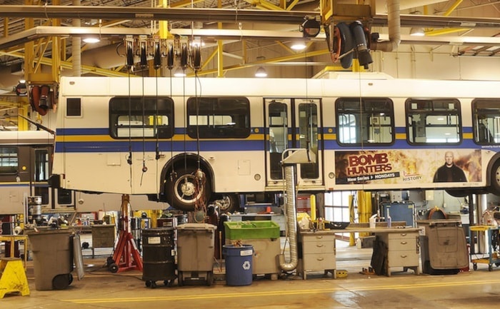 30036surreyBusonahoist-ES-7web