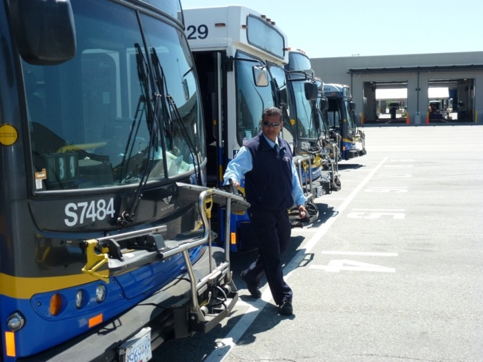 53112surreySurreyTransitCentrebuses-driver-7web