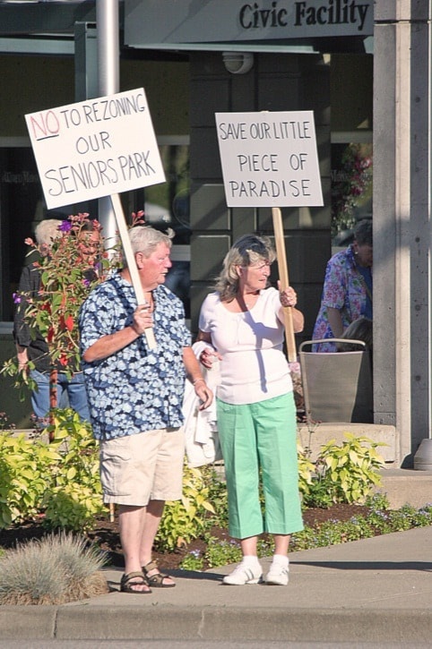 54003langleyTOLJuly8picketers