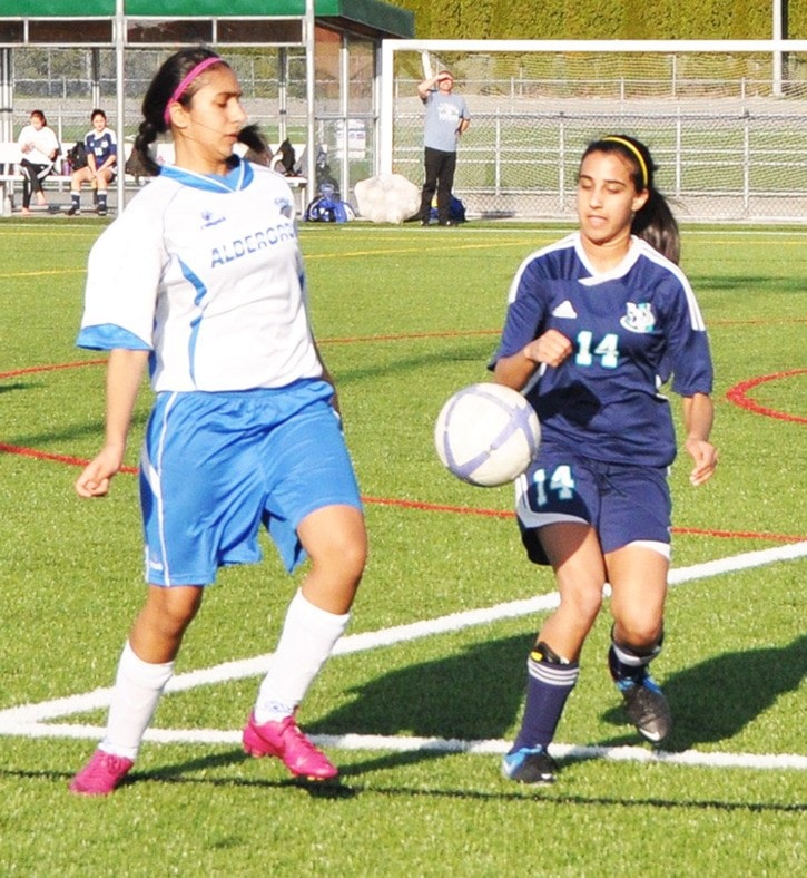54085aldergroveSoccerU17Girls6532WEB