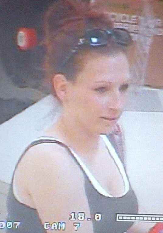 58450langleysuperstorekickingshoplifter