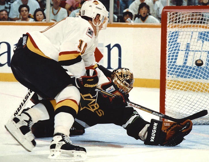 Pavel Bure's No. 10 to be retired by the Canucks 