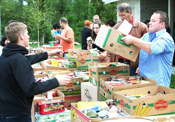 62178langleyThanksgivingfooddrive
