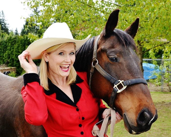 69075langleyJudi-Rockerthehorse-Judiholdingcowboyhat