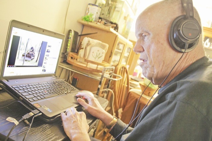 Dan FERGUSON / Langley Times Mar 10 2015
John Mercer with his new computer.