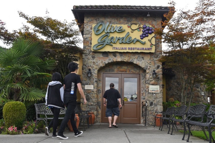 Miranda GATHERCOLE 2016-09-02
Olive Garden on the  Bypass.
