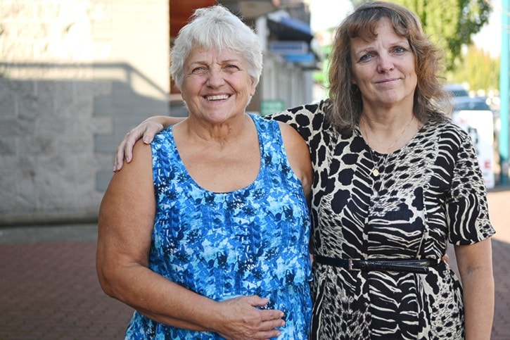 Miranda GATHERCOLE 2016-09-30 Sheila Ormrod (left) and Millie McConnell