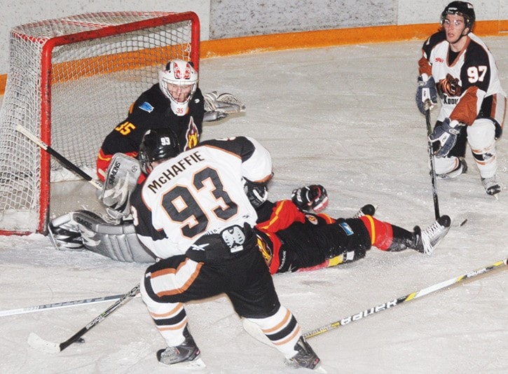 9320aldergroveKodiaksFeb27Flames0005WEB