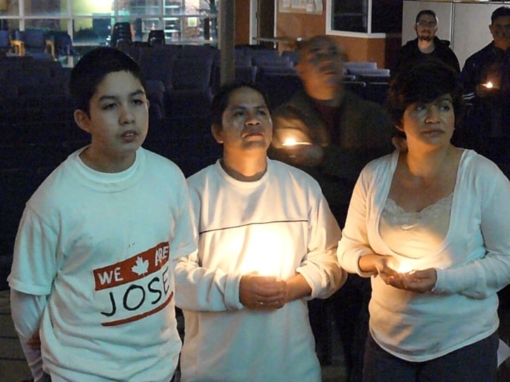 9973langleyFigueroa_family_at_vigil_webversion-df