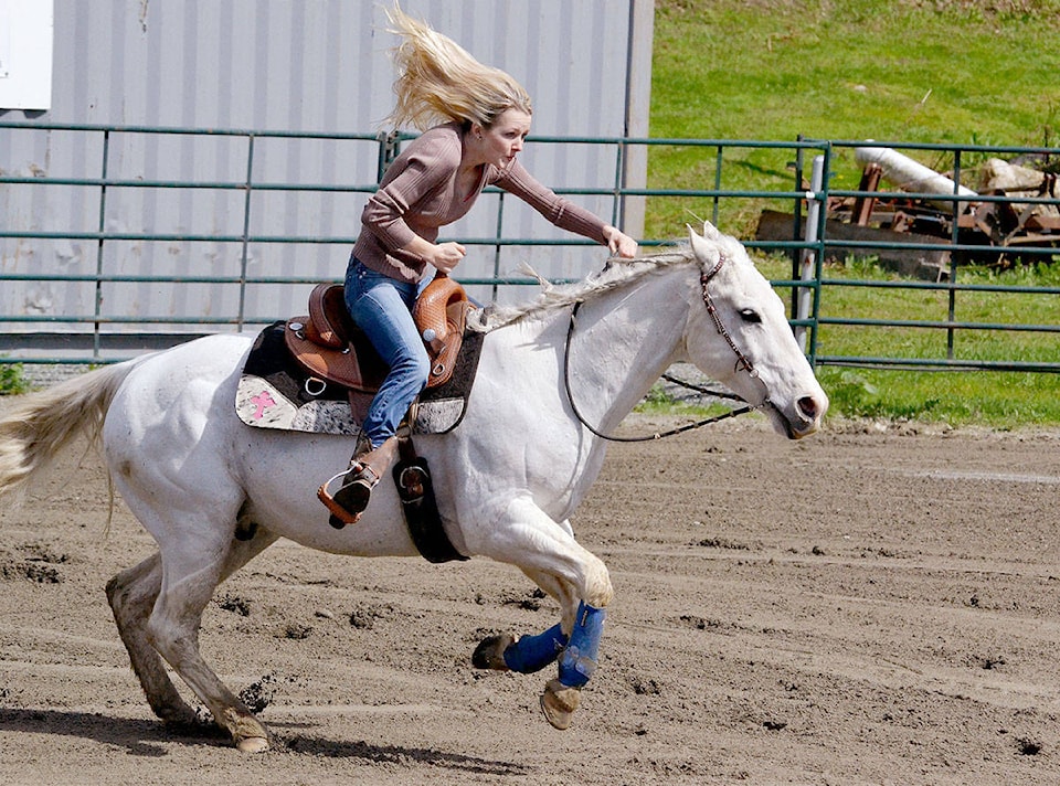 web1_0415tl_barrel-racing1