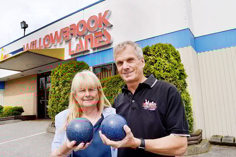web1_0418tl_willowbrook-lanes-closing1