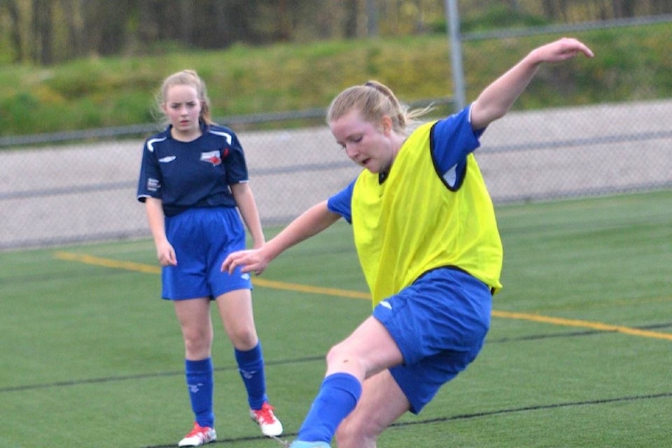 Credo Christian’s Kari Stam controls the ball during Grade 8/9 girls soccer at Willoughby Community Park last week (April 20). Credo Chrstian and Brookswood played to a 1-1 draw. Gary Ahuja 91ԭ Times