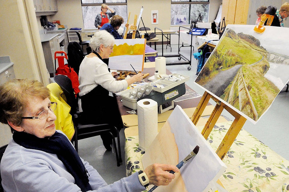 web1_0508tl_seniors-painting