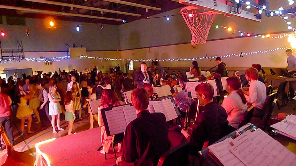 web1_170526-LAT-Swing-Night-2014-pic-4