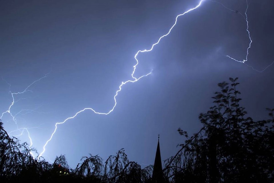 web1_20170504-KCN-T-lightning-199651_960_720