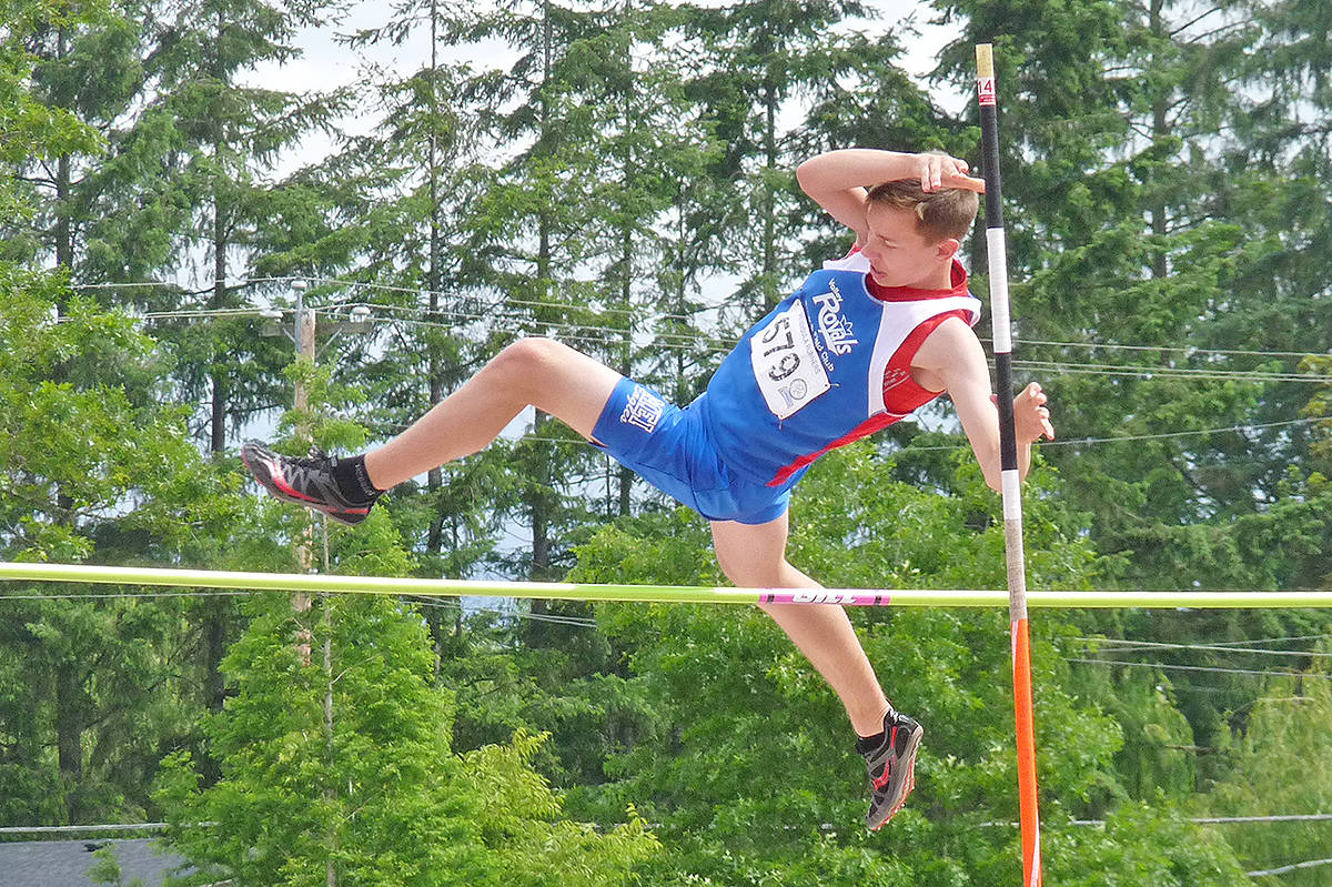 web1_170618-LAT-SPORTS-Mustangs-track-meet-pole-vault