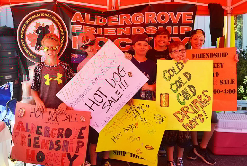 web1_170629-ALT-Hockey-Friendship_1