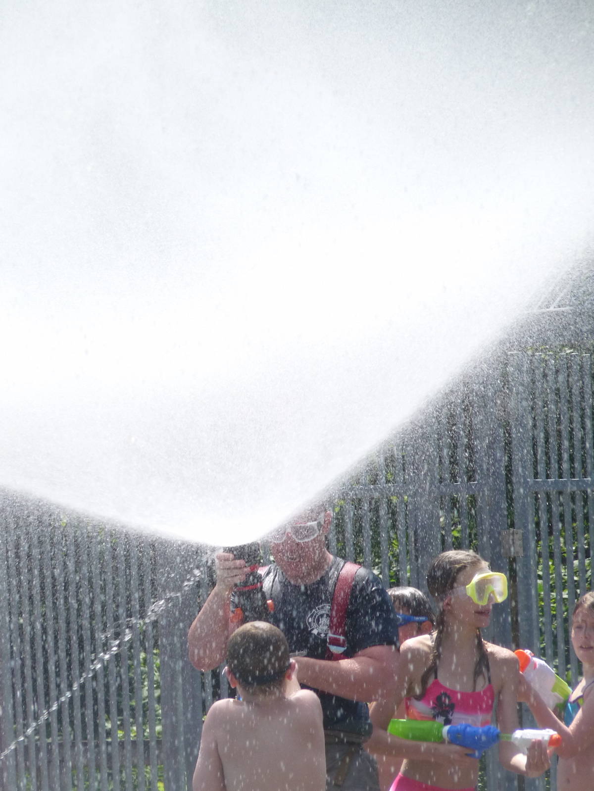 7725984_web1_170715-LAT-waterfight7