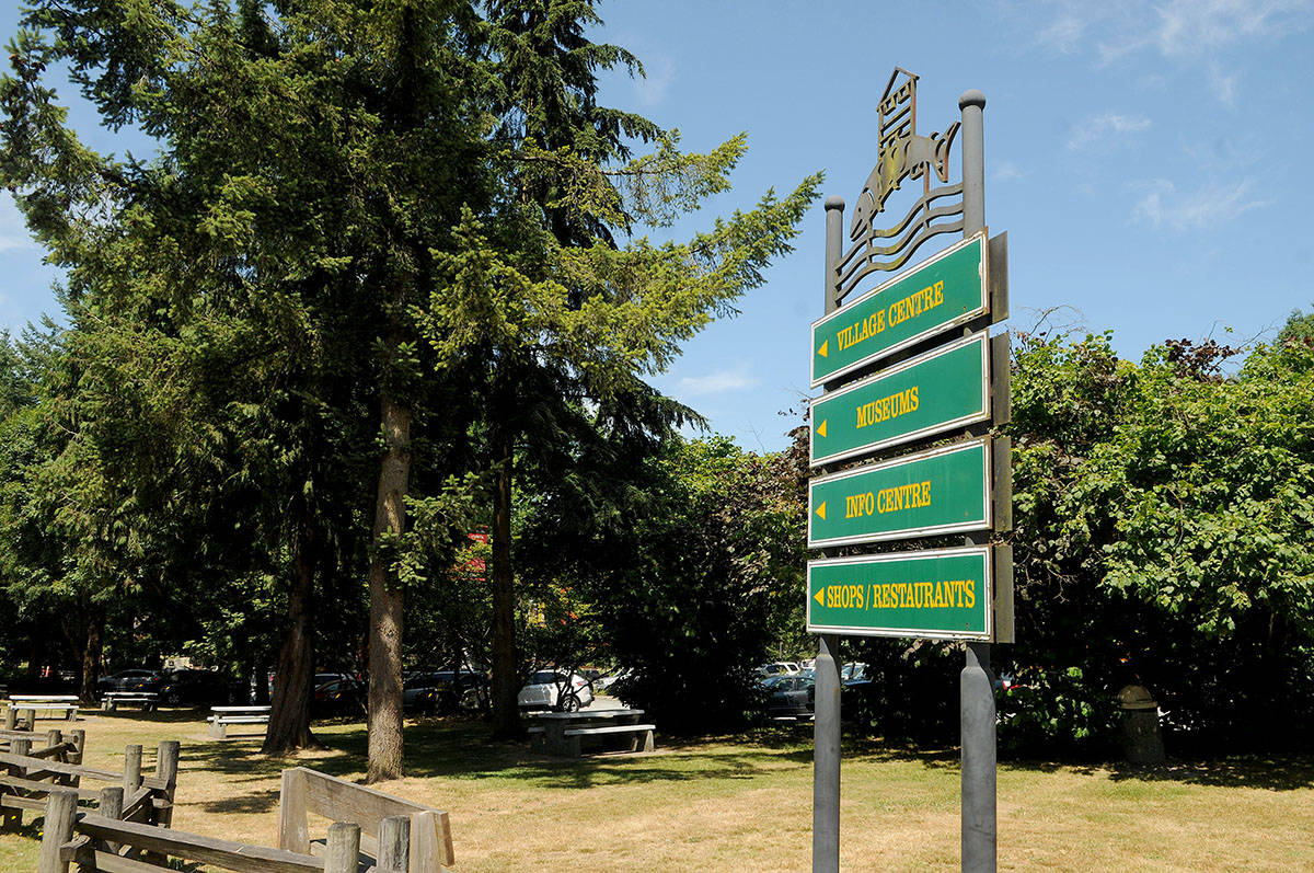 7775186_web1_170714-LAT-fort-langley-signs1