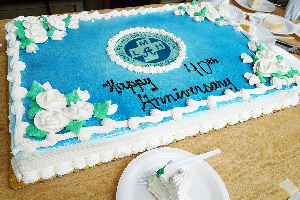 7797116_web1_170722-LAT-penny-pincher-anniversary-cake