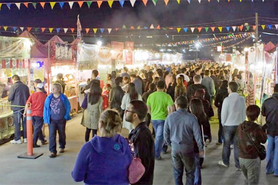 7840636_web1_170725-LAT-night-market-coming