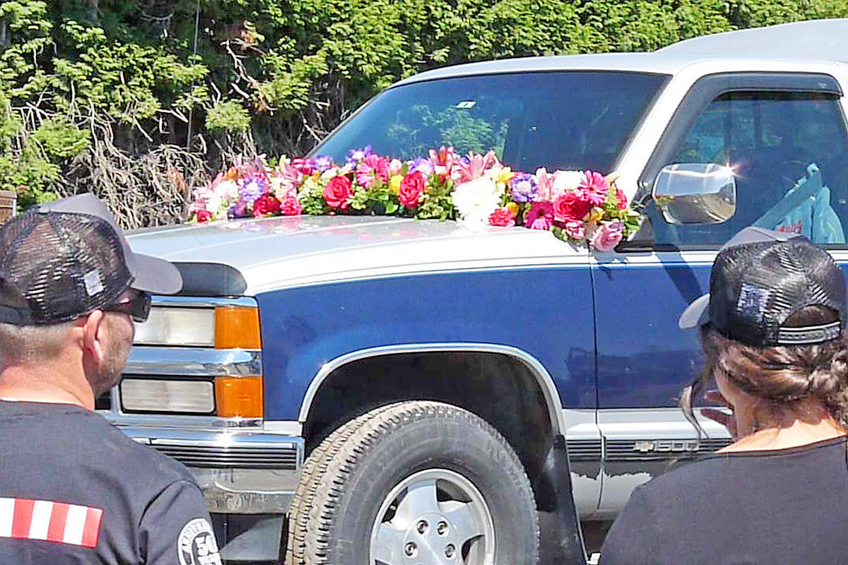 7907695_web1_170729-LAT-Kane-convoy-ashes-in-truck