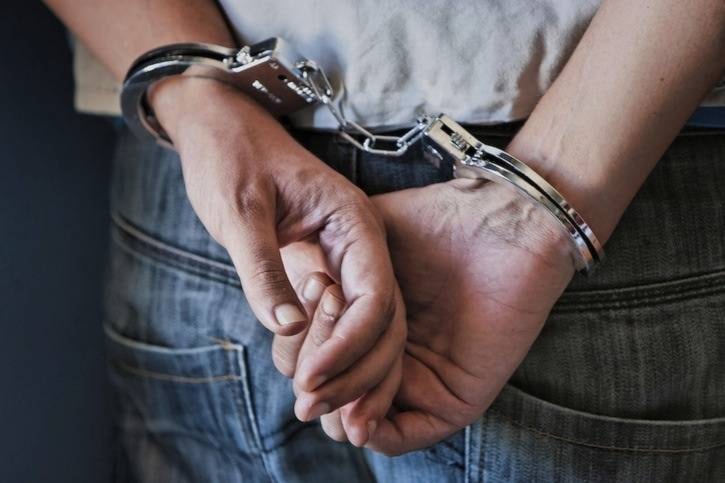 7975963_web1_handcuff-image